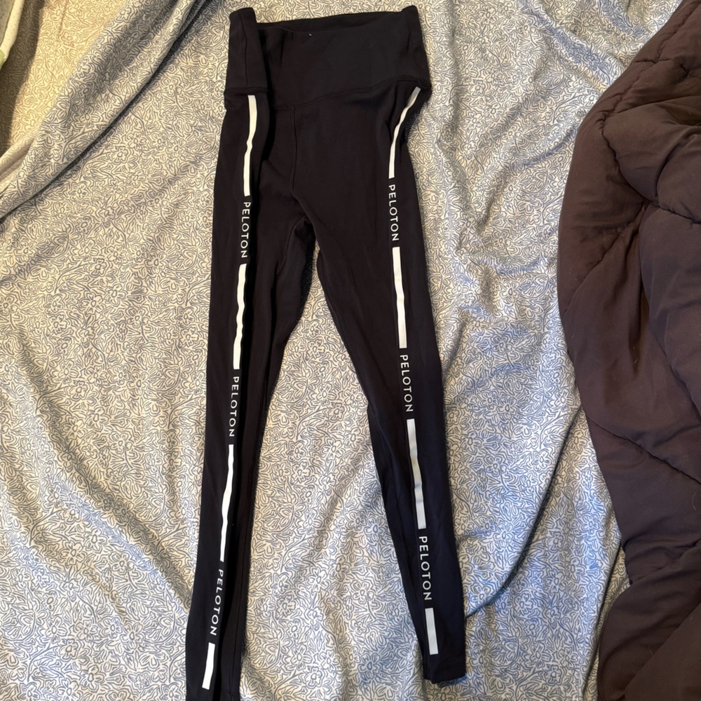 EUC Soft Stretchy Black Peloton Women’s Leggings with White Stripe